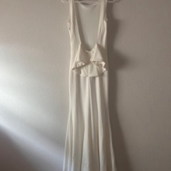 Stunning LULU gown! - Picture 2 of 5